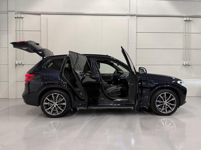 BMW X3 xDrive30e M-Sport PANO/20"/SFEER/CARPLAY/CAMERA/LIVE-COCKPIT/EL.A.KLEP/SHADOW-LINE/DONKERE-HEMEL/CARBONSCHWARZ/VOLLEDIG BMW DEALER HISTORIE