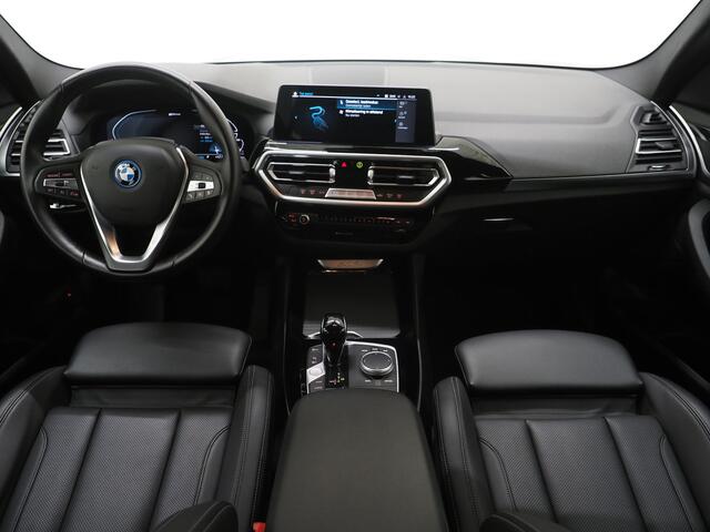 BMW X3 xDrive30e LCI 292PK | Leder | Sportstoelen | Zwarte Hemel | Camera | DAB | Carplay
