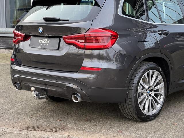 BMW X3 xDrive20i High Executive / Panoramadak / Adaptive LED / Camera / Navigatiesysteem Professional / Trekhaak / Sportstoel / HiFi Luidsprekersysteem / Stoelverwarming / 20" velgen / Dakreling