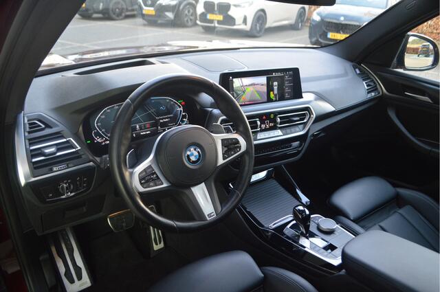 BMW X3 xDrive30e M Sport Automaat / Panoramadak / Trekhaak / Sportstoelen / Head-Up / Achteruitrijcamera / Active Cruise Control / Comfort Access
