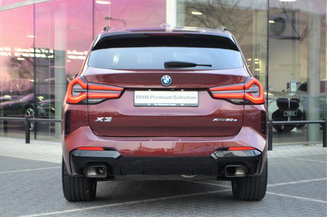 BMW X3 xDrive30e M Sport Automaat / Panoramadak / Trekhaak / Sportstoelen / Head-Up / Achteruitrijcamera / Active Cruise Control / Comfort Access