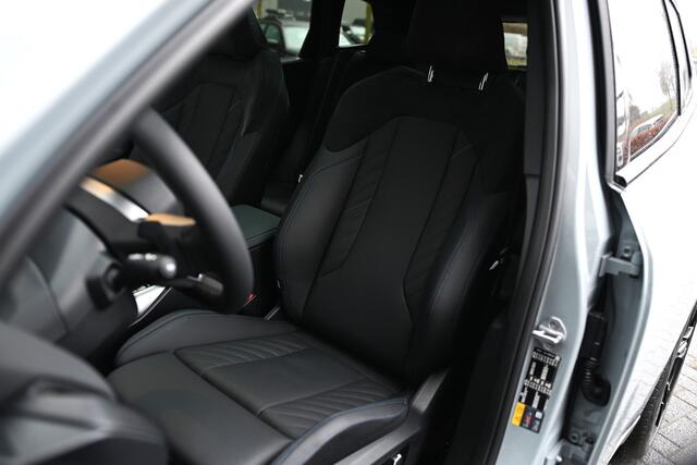 BMW X3 30e xDrive M Sport Automaat / Panoramadak / Trekhaak / Sportstoelen / Adaptieve LED / Stoelventilatie / Parking Assistant Plus / Comfort Access
