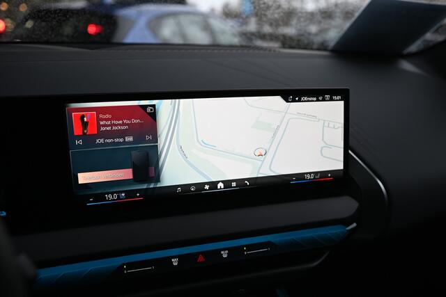 BMW X3 30e xDrive M Sport Automaat / Panoramadak / Trekhaak / Sportstoelen / Adaptieve LED / Stoelventilatie / Parking Assistant Plus / Comfort Access