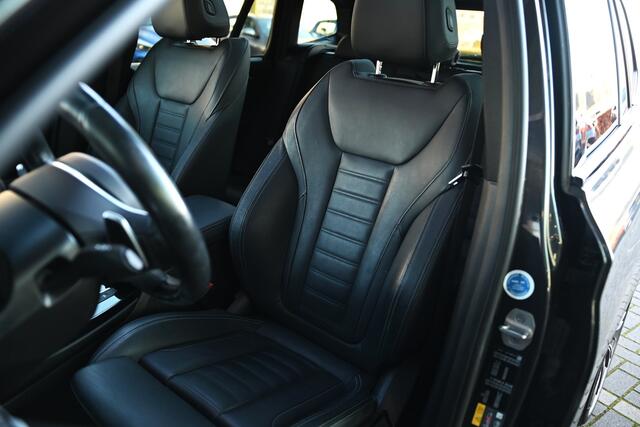 BMW X3 xDrive30e High Executive M Sport Automaat / Panoramadak / Sportstoelen / Comfort Access / LED / Parking Assistant Plus / Head-Up / Stoelverwarming / Live Cockpit Professional