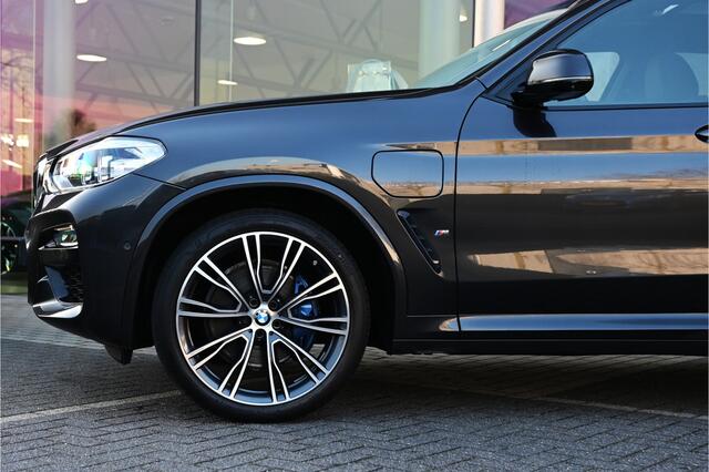 BMW X3 xDrive30e High Executive M Sport Automaat / Panoramadak / Sportstoelen / Comfort Access / LED / Parking Assistant Plus / Head-Up / Stoelverwarming / Live Cockpit Professional