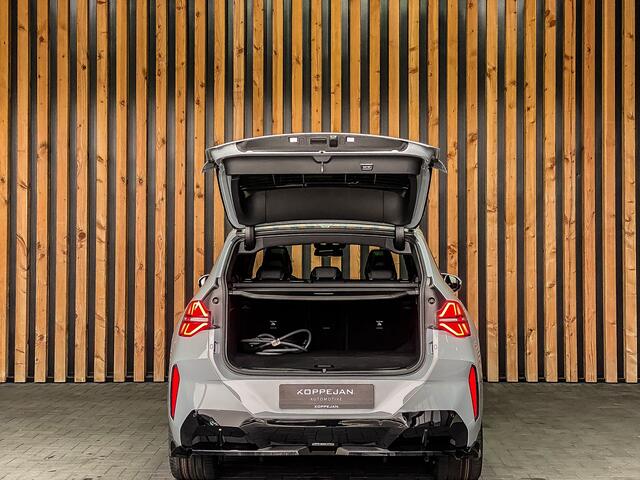 BMW X3 30e xDrive 299PK M-Sport | PANO | KEYLESS | ICONIC GLOW | RIJASSISTENT PLUS | HARMAN KARDON |