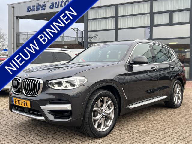 BMW X3 xDrive30e X-Line Panodak Trekhaak ACC Driving Assist Plus Elek stoelen Navigatie Live Cockpit Prof Carplay Stuur en Stoelverwarming DAB 360 Camera Harman Kardon Audio Vol Opties Plug in Hybride