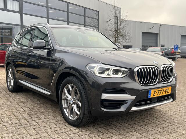 BMW X3 xDrive30e X-Line Panodak Trekhaak ACC Driving Assist Plus Elek stoelen Navigatie Live Cockpit Prof Carplay Stuur en Stoelverwarming DAB 360 Camera Harman Kardon Audio Vol Opties Plug in Hybride
