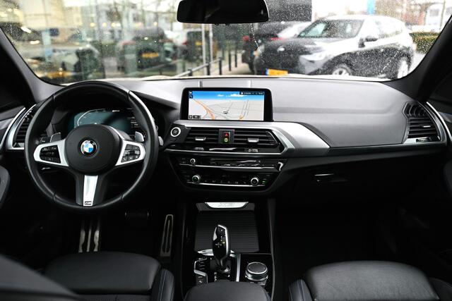 BMW X3 xDrive30e High Executive M Sport Automaat / Panoramadak / Trekhaak / Sportstoelen / Achteruitrijcamera / LED / Stoelverwarming / Live Cockpit Professional