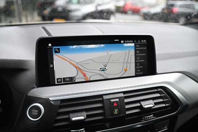 BMW X3 xDrive30e High Executive M Sport Automaat / Panoramadak / Trekhaak / Sportstoelen / Achteruitrijcamera / LED / Stoelverwarming / Live Cockpit Professional