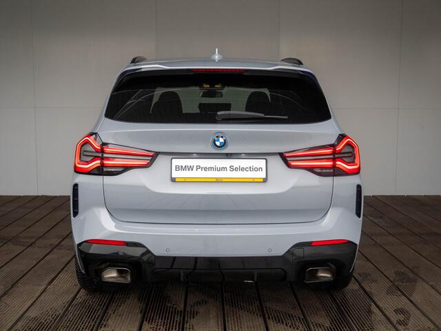 BMW X3 xDrive30e | M Sportpakket | Stuurwielrand verwarmd | Head-Up Display | Comfort Access | Achteruitrijcamera | Panoramadak | Stoelverwarming | Trekhaak