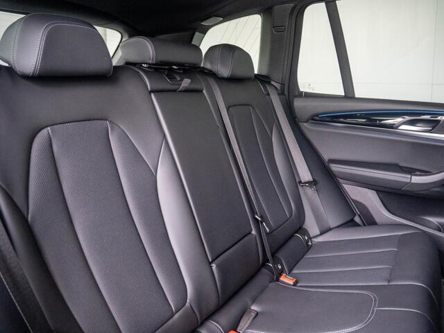 BMW X3 xDrive30e | M Sportpakket | Stuurwielrand verwarmd | Head-Up Display | Comfort Access | Achteruitrijcamera | Panoramadak | Stoelverwarming | Trekhaak