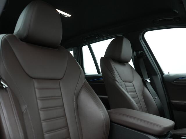 BMW X3 xDrive30e Luxury Line Plug In Hybrid 293pk Dealer O.H. PHEV | Trekhaak Af Fabriek | Camera | Adaptief Onderstel | Lederen Sportstoelen Memory & Verwarmd | Hifi Sound | Sfeerverlichting | Blis | Apple Carplay | Keyless | Navigatie | DAB |