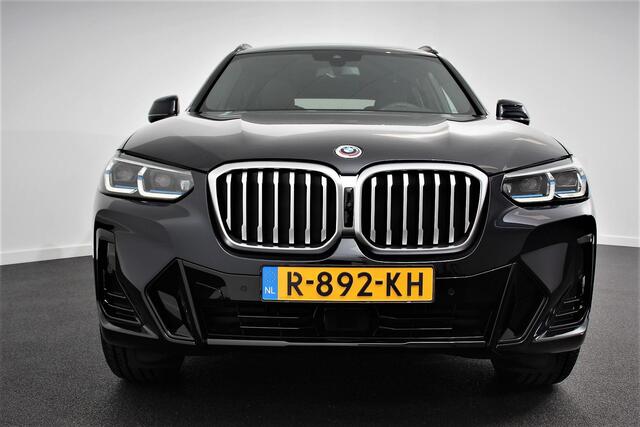 BMW X3 xDrive30e M Sport High Executive | Leder | Schuif/kantel dak | Navigatie | Climate Control | Camera | Electrisch bedienbare achterklep | Active Cruise Control | 19" Lichtmetalen velgen