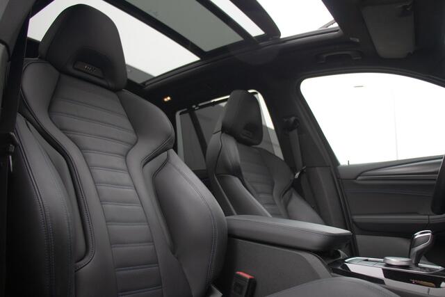BMW X3 xDrive30e High Executive | M-Sport | Pano | LED | HUD | M-Seats | Sfeer | Harman Kardon | Camera | 21 Inch | X3M Pack | Shadow Line | Carbon-Zwart | Live Cockpit Pro | 1 Eigenaar | Dealer Onderhouden | BTW | Garantie