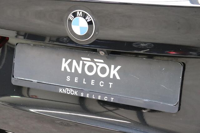 BMW X3 xDrive20i High Executive M Sport Pakket Automaat / Panoramadak / Trekhaak / Leder / Driving Assistant / Navigatie Professional / Head-Up Display / Stoelverwarming / Chrome Line / Hifi / Active Protection / Uitgebreide LED-koplampen / 20 Inch / Multifuncti