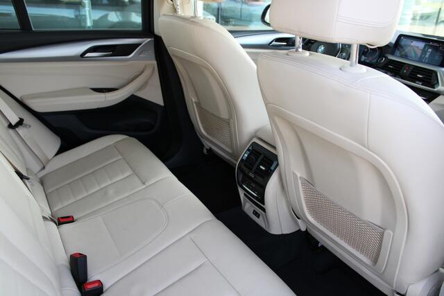 BMW X3 xDrive20i High Executive Automaat / Trekhaak / Adaptieve LED / Achteruitrijcamera / Live Cockpit Professional / Stoelverwarming