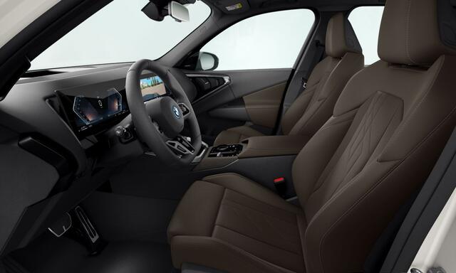 BMW X3 30e xDrive M-Sport | Panorama | Harman Kardon | Trekhaak | Driving Assistant Plus | Elektrisch verstelbare stoelen | 19" |