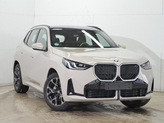 BMW X3 30e xDrive M-Sport | Panorama | Harman Kardon | Trekhaak | Driving Assistant Plus | Elektrisch verstelbare stoelen | 19" |