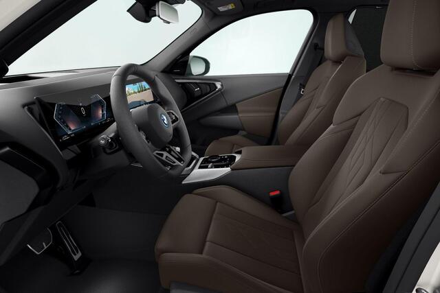 BMW X3 30e xDrive M-Sport Driving Prof / Parking Prof / Stuurwielrand Verwarming / Stoelverwarming Voor & Achter / Stoel Ventilatie / Harman kardon / 19 Inch / Comfort Acces / Electrische Zwenkhaak / Ionic Exterieur Pakket / Getinte Ramen Achter / Electrisch Ve