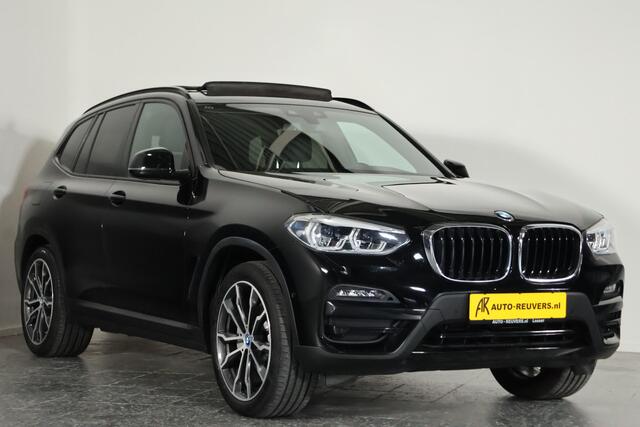 BMW X3 xDrive30e / Panorama / Navi / HUD / Keyless / Carplay / DAB