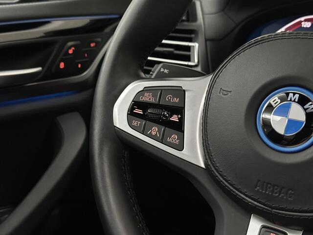 BMW X3 iX3 M-Sport 80 kWh | Panorama | Leder | 99% SOH | ACC | Trekhaak | Memory | Camera | 3-Zone Clima | Carplay | Getint Glas | Black-Optic | Stoelverwarming | Draadloos Laden | Bovag Garantie |