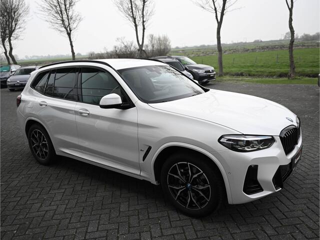 BMW X3 BMW X3 xDrive30e 292PK M-Sport Electr/Tr.Haak Keyless Sfeerverl Camera 19-Inch Black&White!