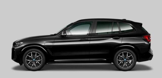 BMW X3 xDrive30e High Executive M Sport - Trekhaak - Active Cruise Control - Head up - Comfort Access - Geluiddempende/getinte ruiten - Elektrisch verstelbare/verwarmde stoelen - Parking Assistant Plus -