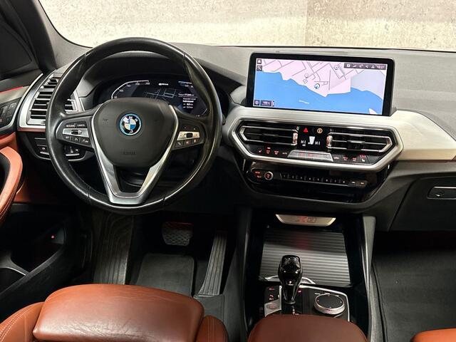 BMW X3 xDrive30e Sport 293Pk Automaat (APPLE CARPLAY, GROOT NAVI, MEMORY SEATS, LASER KOPLAMPEN, BRUIN LEDER, STOELVERWARMING, SFEERVERLICHTING, ZWART HEMEL, ELEK ACHTERKLEP, NIEUWSTAAT)