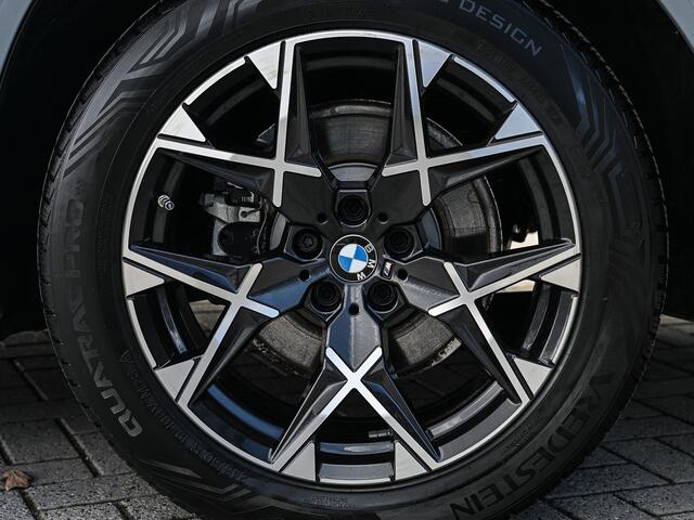 BMW X3 30e xDrive M Sport | Iconic glow grill | 360 Camera | Active cruise | Comfort access | Trekhaak | Ambiance interieur