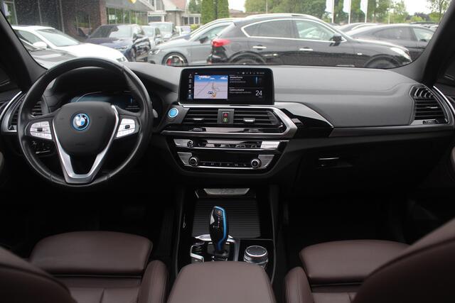 BMW X3 iX3 Executive 80 kWh / Panoramadak / Camera / Head-up / 20'' / Leder / Harman Kardon / Navigatie / Memory seats / Dodehoek / DAB / Stoelverwarming / Cruise Control Adaptief