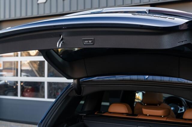 BMW X3 xDrive30e High Executive M Sport | Panorama | Head-Up | Laser | Comfort Access | Trekhaak | 20' Inch |