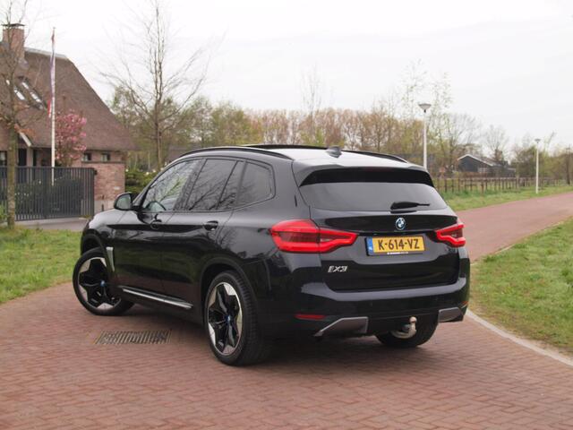 BMW X3 iX3 High Executive 80 kWh | Panoramadak | Trekhaak | Head-Up Display | 360 Camera | Harman Kardon | Sfeerverlichting |