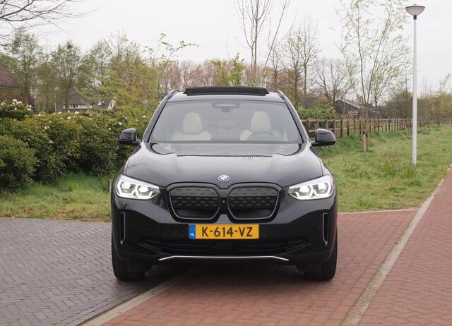 BMW X3 iX3 High Executive 80 kWh | Panoramadak | Trekhaak | Head-Up Display | 360 Camera | Harman Kardon | Sfeerverlichting |
