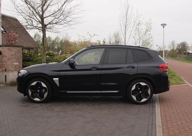 BMW X3 iX3 High Executive 80 kWh | Panoramadak | Trekhaak | Head-Up Display | 360 Camera | Harman Kardon | Sfeerverlichting |