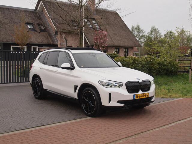 BMW X3 iX3 High Executive 80 kWh | Panoramadak | Trekhaak | Head-Up Display | 360 Camera | Harman Kardon | Sfeerverlichting |