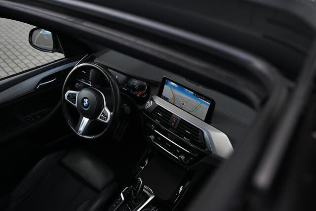 BMW X3 xDrive20i High Executive M Sport Automaat / Trekhaak / Panoramadak / Sportstoelen / Comfort Access / Adaptieve LED / Head-Up / 20"LM-velgen