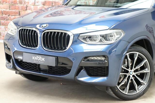 BMW X3 xDrive20i High Executive M Sport Pakket Automaat / Live Cockpit Professional / Driving Assistant Plus / Trekhaak / Adaptieve LED-koplamp / Leder / Hifi / 20 Inch / Stoelverwarming / Achteruitrijcamera / Extra Getint Glas / Shadow Line / DAB / Geluidsisole