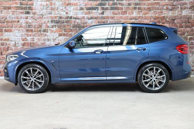 BMW X3 xDrive20i High Executive M Sport Pakket Automaat / Live Cockpit Professional / Driving Assistant Plus / Trekhaak / Adaptieve LED-koplamp / Leder / Hifi / 20 Inch / Stoelverwarming / Achteruitrijcamera / Extra Getint Glas / Shadow Line / DAB / Geluidsisole