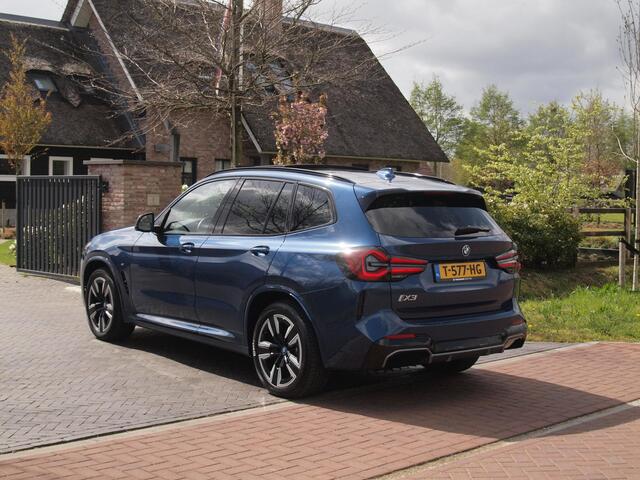 BMW X3 iX3 Executive 80 kWh | Panoramadak | Camera | Sfeerverlichting | Apple Carplay | Cruise Control |