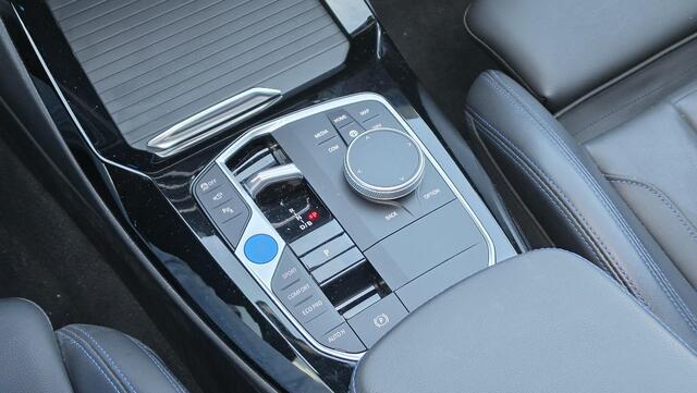 BMW X3 iX3 High Executive Edition 80 kWh | NAP | 1e eigenaar | Bomvol! | Pano | HUD | ACC | Leder | Harman & Kardon | Memory | Trekhaak | Stuurverwarming