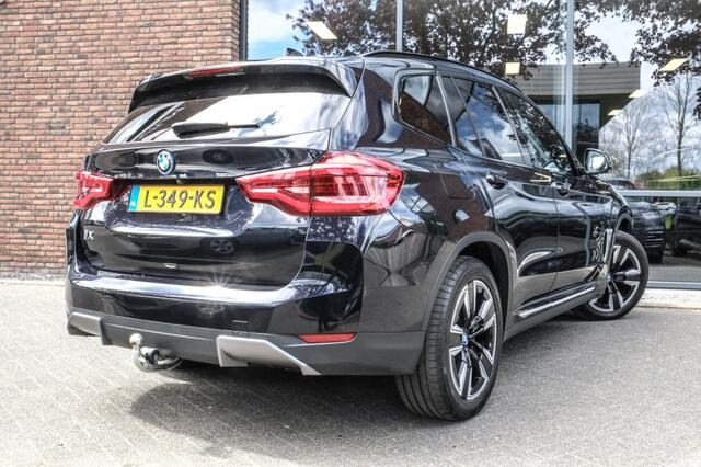 BMW X3 iX3 80 kWh | SOH 99% | Panoramadak | Trekhaak | Leder | Camera