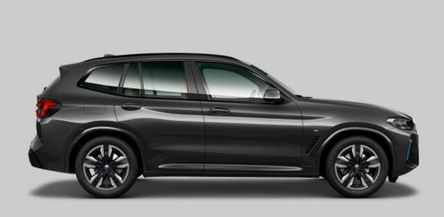 BMW X3 iX3 Executive 80 kWh Sportstoelen - stoelverwarming - Getinte ruiten - Comfort acces - Ambiance verlichting - Driving Assistant Professional - Parking Pack - Active Guard/Protection -
