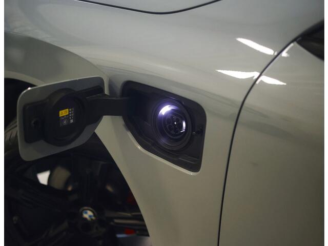 BMW X3 30e xDrive | Pano - Trekhaak - HUD