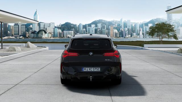 BMW X3 30e xDrive M Sport Automaat / Panoramadak / Trekhaak / Sportstoelen / Parking Assistant Plus / Adaptieve LED / Comfort Access / Live Cockpit Professional