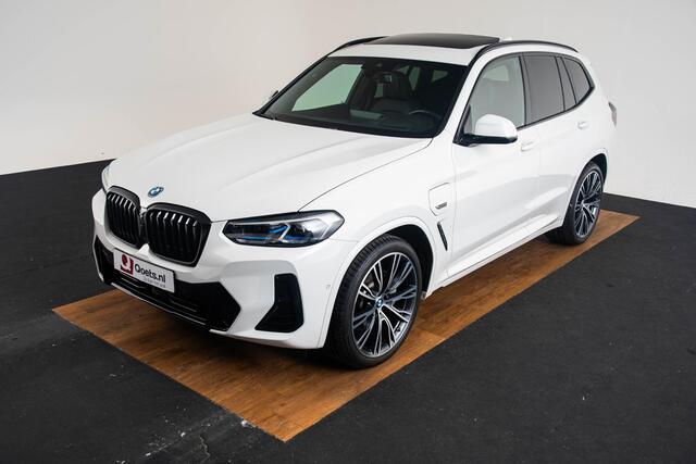 BMW X3 xDrive30e High Executive M Sport - Trekhaak - Panoramadak - Active Cruise Control - Head up - Harman Kardon - Elektrisch verstelbare/verwarmde voorstoelen - actieve stoelventilatie - Stuurwielrand verwarmd -