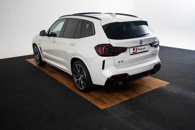 BMW X3 xDrive30e High Executive M Sport - Trekhaak - Panoramadak - Active Cruise Control - Head up - Harman Kardon - Elektrisch verstelbare/verwarmde voorstoelen - actieve stoelventilatie - Stuurwielrand verwarmd -