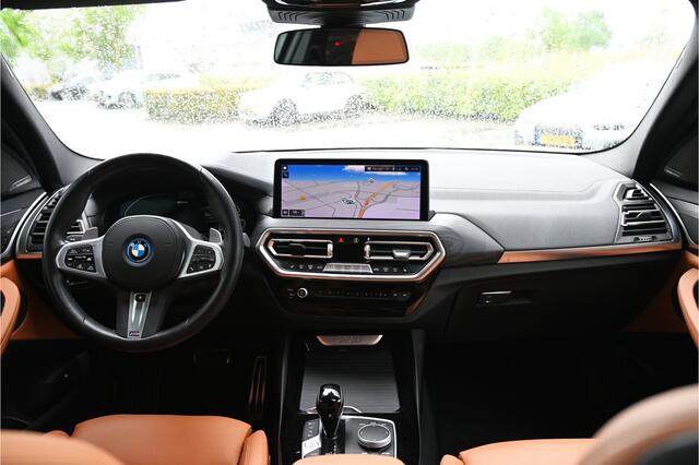BMW X3 xDrive30e M Sport Automaat / Panoramadak / M Sportstoelen / Harman Kardon / Getint glas / Memory / Parking Assistant Plus / Comfort Access