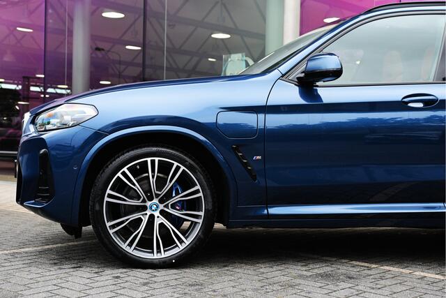 BMW X3 xDrive30e M Sport Automaat / Panoramadak / M Sportstoelen / Harman Kardon / Getint glas / Memory / Parking Assistant Plus / Comfort Access