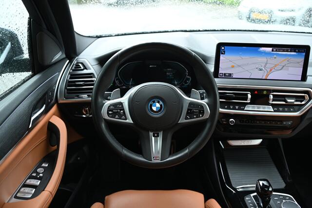 BMW X3 xDrive30e M Sport Automaat / Panoramadak / M Sportstoelen / Harman Kardon / Getint glas / Memory / Parking Assistant Plus / Comfort Access